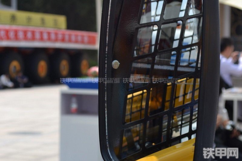 徐工XT750选配滑移装载机局部