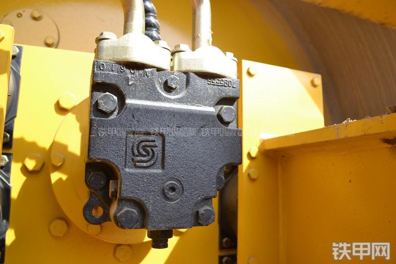 山推SR20M压路机局部