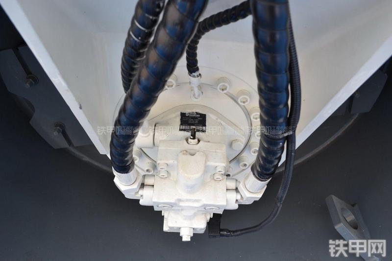 中联重科YZC13H压路机局部