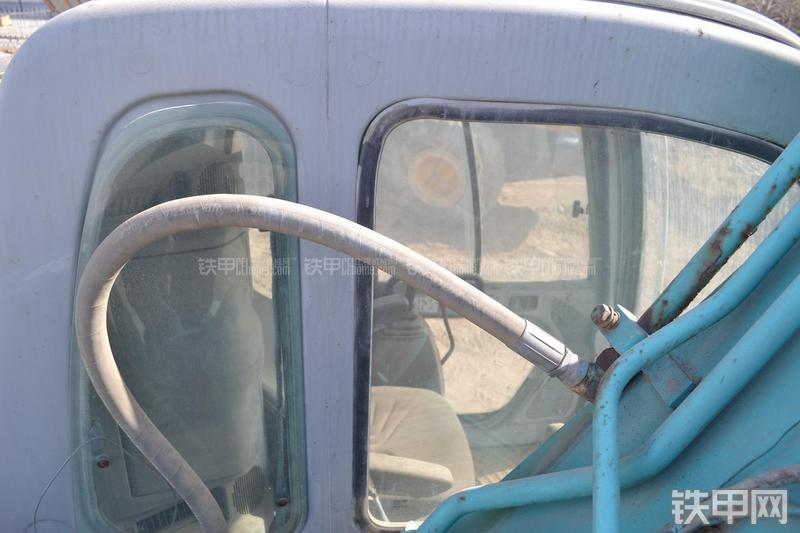 神钢SK250LC挖掘机局部