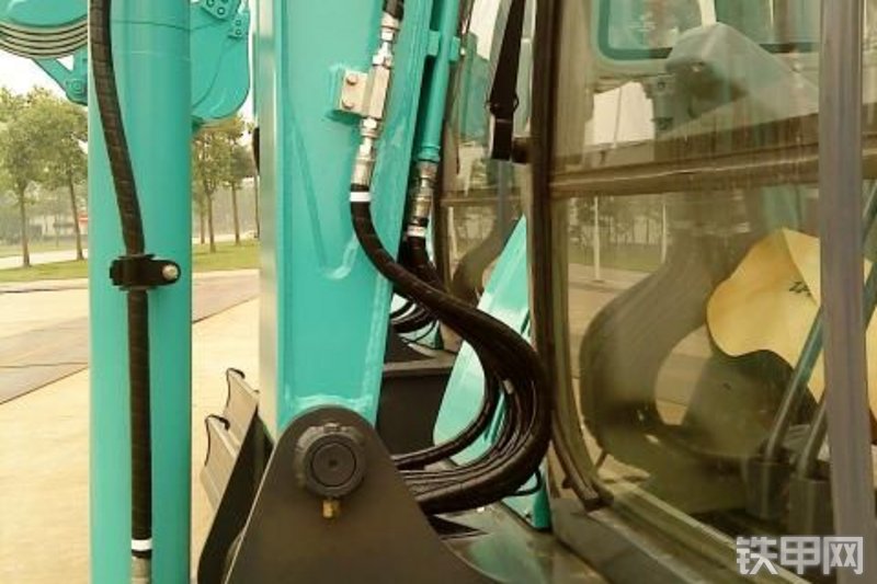 神钢SK60-C挖掘机局部