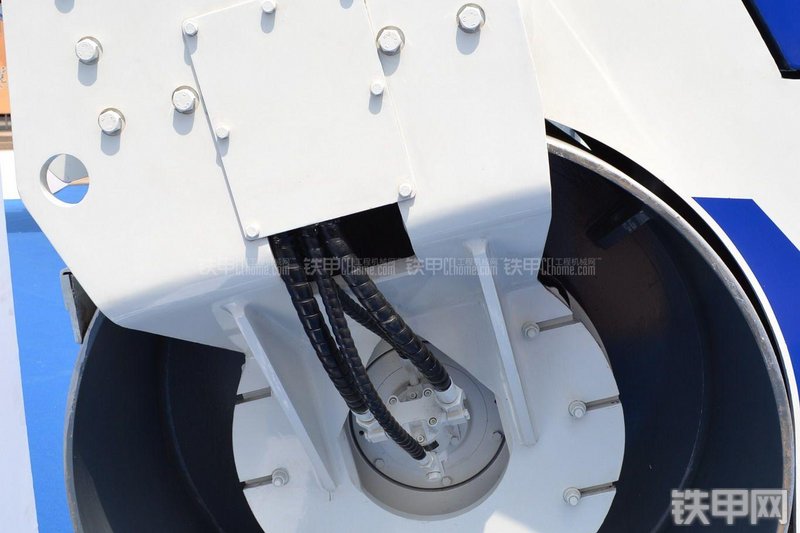 中联重科YZC13H压路机局部