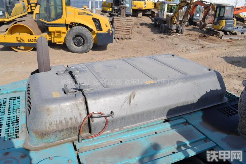 神钢SK250LC挖掘机局部