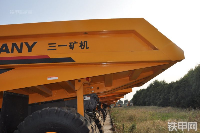 三一重工SRT33非公路自卸车局部