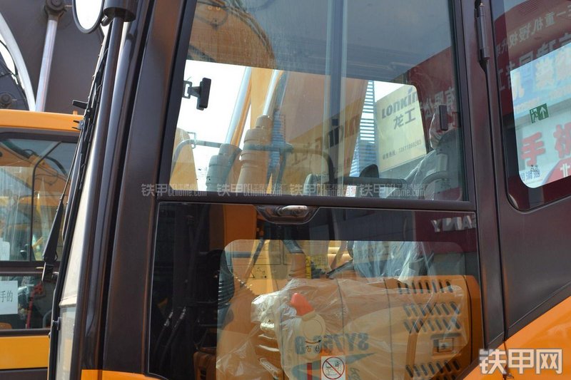 三一重工SY135C-8挖掘机局部