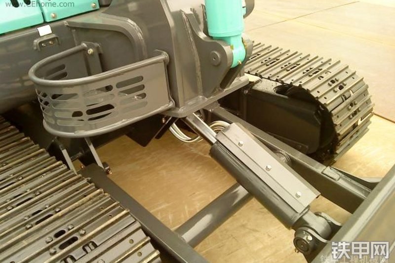 神钢SK60-C挖掘机局部