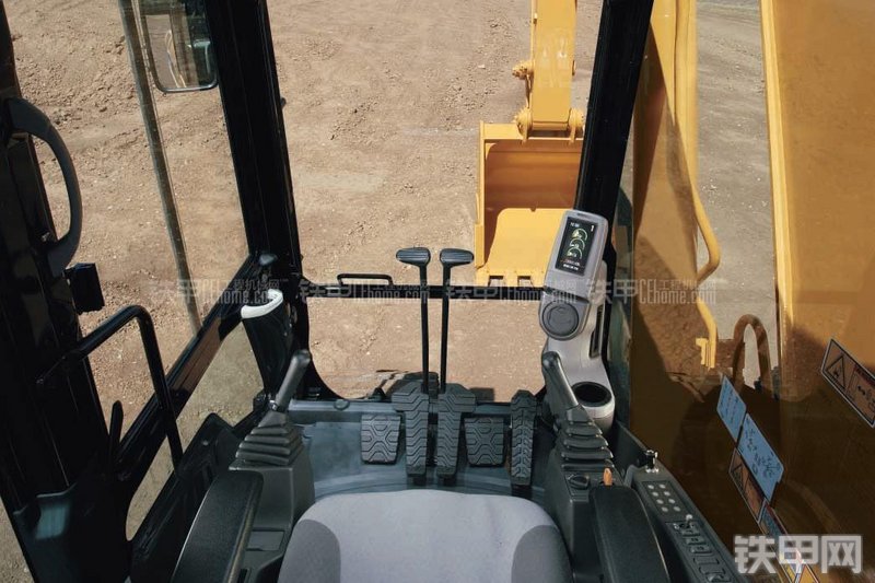 卡特彼勒320DLRR挖掘机局部