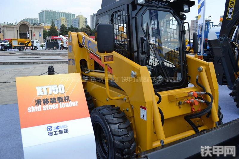 徐工XT750选配滑移装载机整机外观