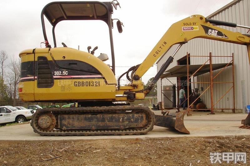卡特彼勒302.5C挖掘机整机外观