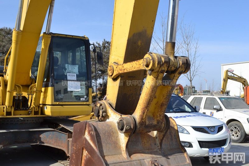 小松PC200-8N1挖掘机局部