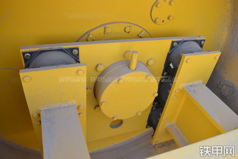 山推SR20M压路机局部