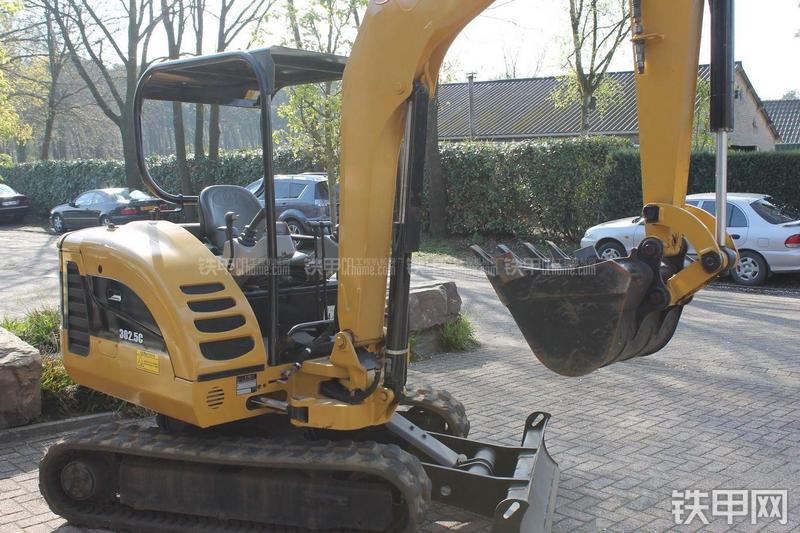 卡特彼勒302.5C挖掘机整机外观