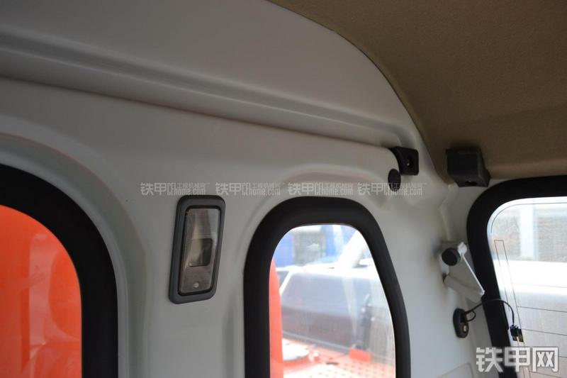 迪万伦DH215-9挖掘机局部