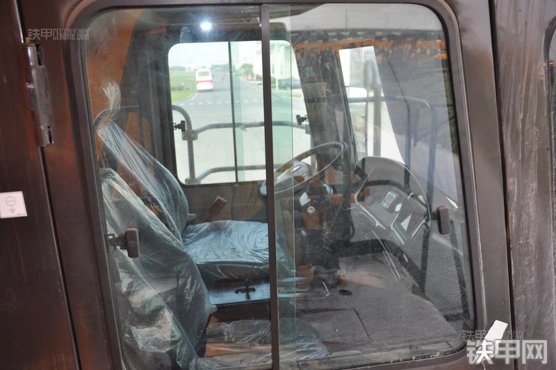 三一重工SRT33非公路自卸车局部