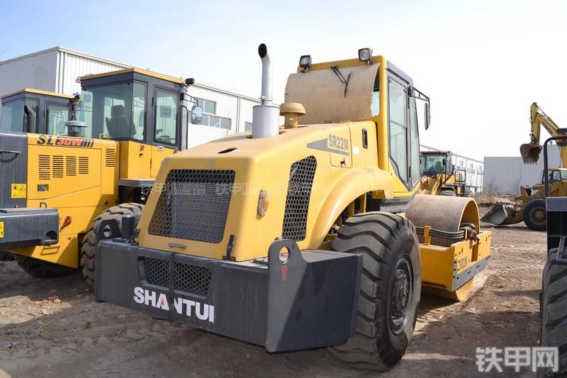 山推SR22M压路机整机外观