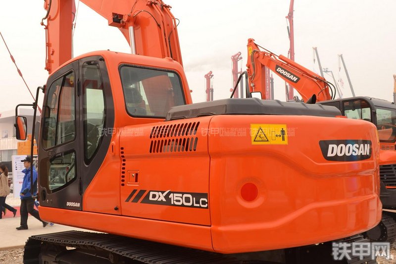 迪万伦DX150LC挖掘机整机外观