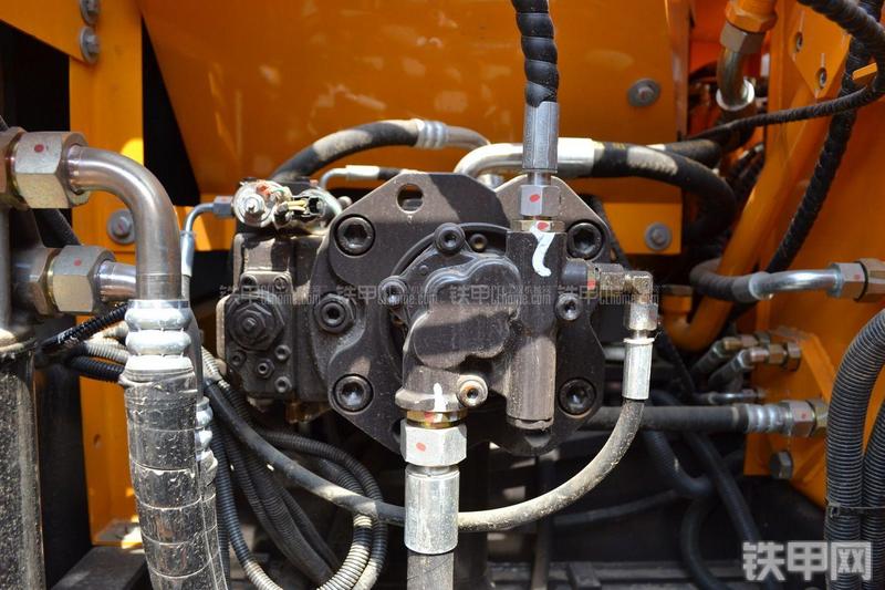 三一重工SY135C-8挖掘机局部