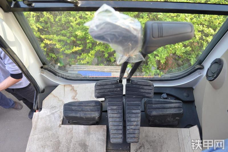 迪万伦DH215-9挖掘机局部