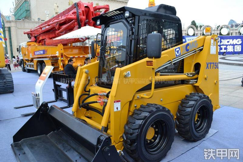 徐工XT750选配滑移装载机整机外观
