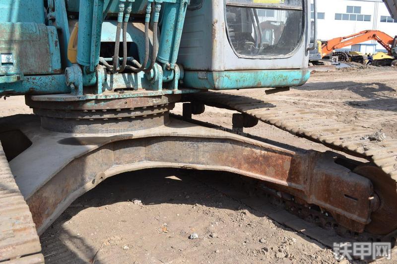 神钢SK250LC挖掘机局部
