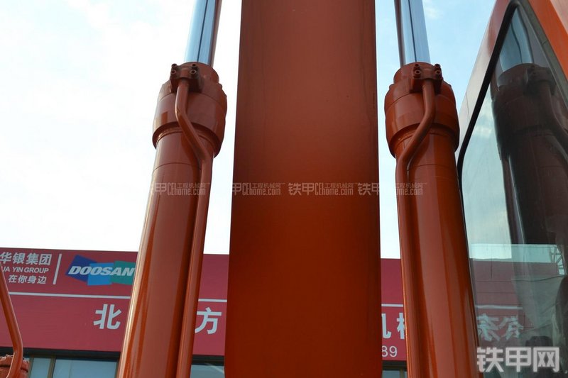 迪万伦DH215-9挖掘机局部