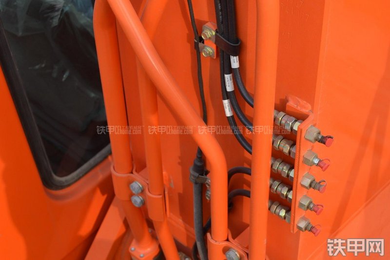 迪万伦DH220LC-9E挖掘机局部