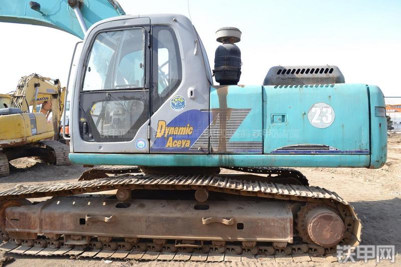 神钢SK250LC挖掘机整机外观