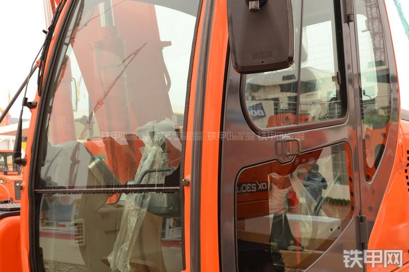 迪万伦DX150LC挖掘机局部