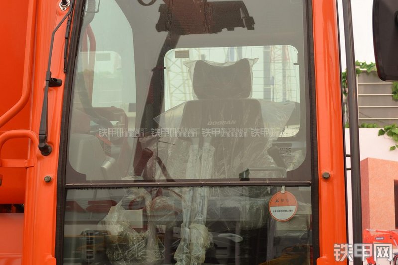 迪万伦DX345LC挖掘机局部