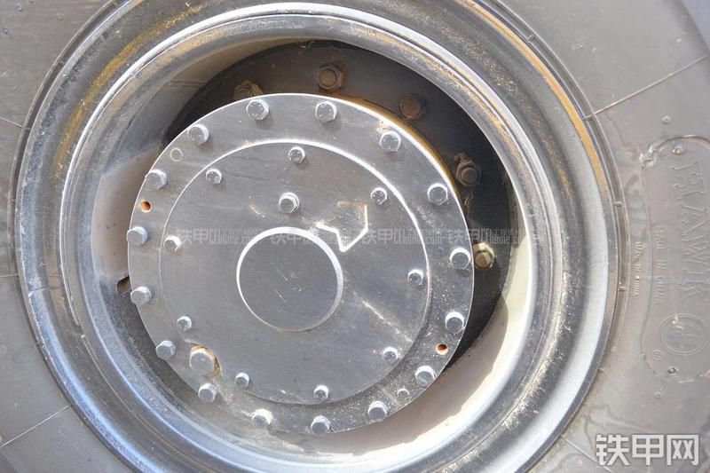 山推SR22M压路机局部