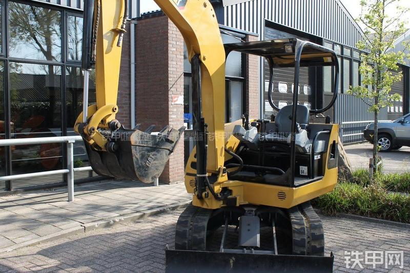 卡特彼勒302.5C挖掘机整机外观