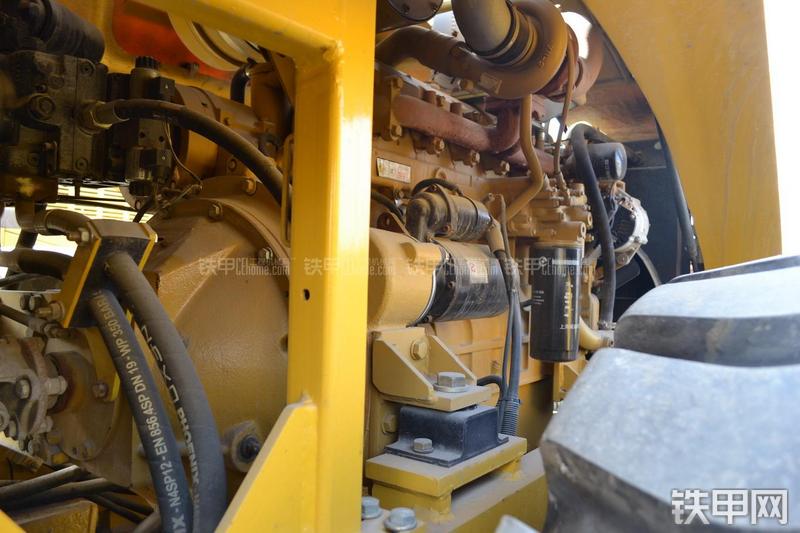 山推SR22M压路机局部