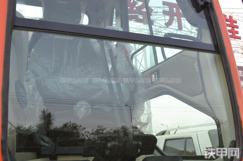 迪万伦DH215-9挖掘机局部