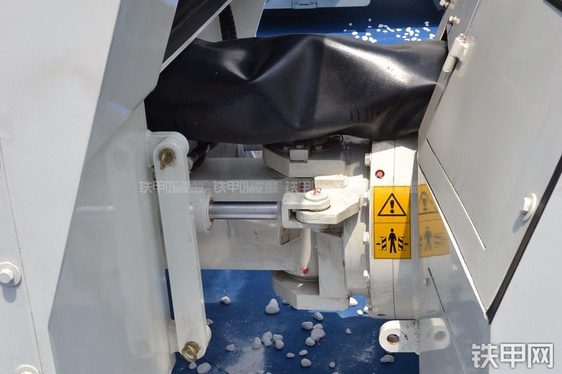 中联重科YZC13H压路机局部