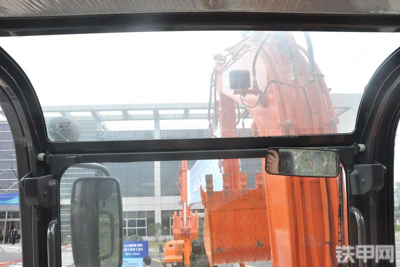 迪万伦DX60W挖掘机局部