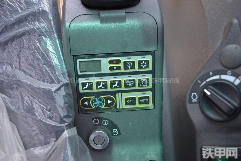 沃尔沃EC240BLC-Prime挖掘机局部