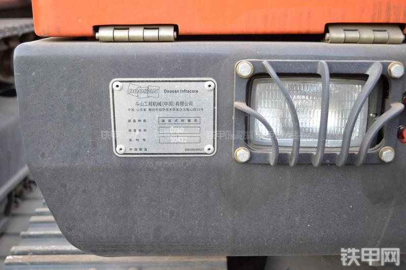 迪万伦DX60挖掘机局部