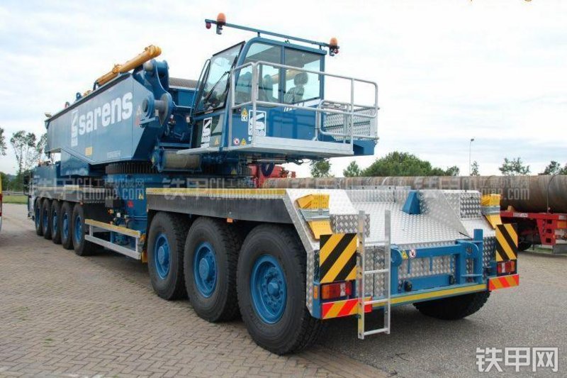 特雷克斯TC2800-1起重机局部