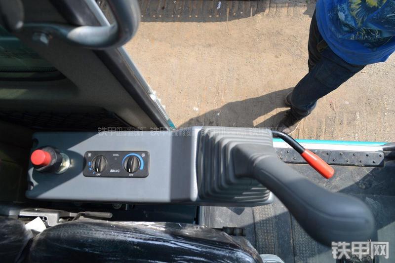 山河智能SWE90N9挖掘机局部