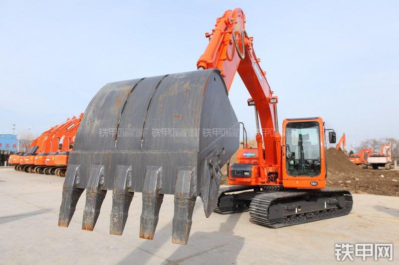 迪万伦DX150LC挖掘机整机外观