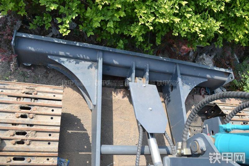 山河智能SWE70N9挖掘机局部