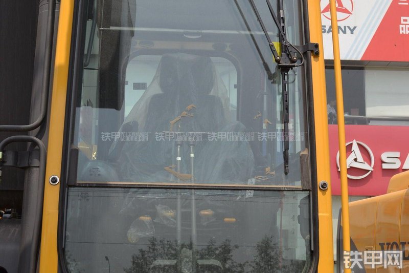 沃尔沃EC240BLC-Prime挖掘机局部