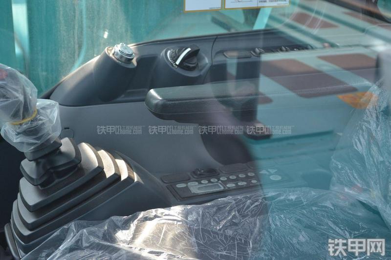 神钢SK480LC-8拆除机加长臂拆除臂局部