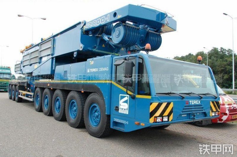 特雷克斯TC2800-1起重机局部