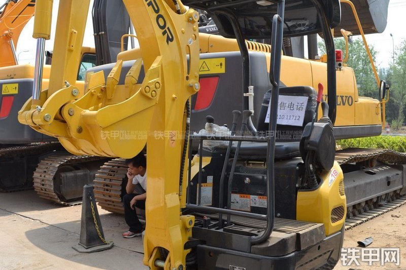 开普KDG18挖掘机整机外观