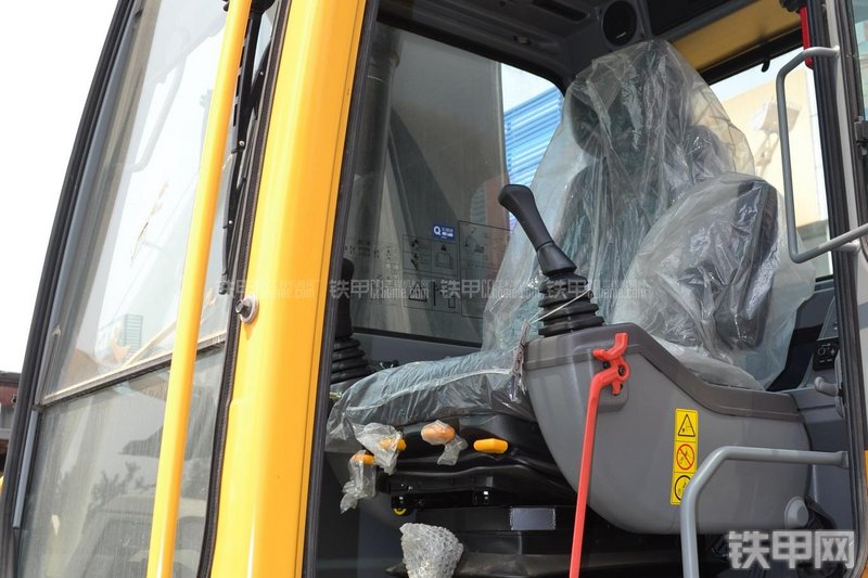 沃尔沃EC240BLC-Prime挖掘机局部