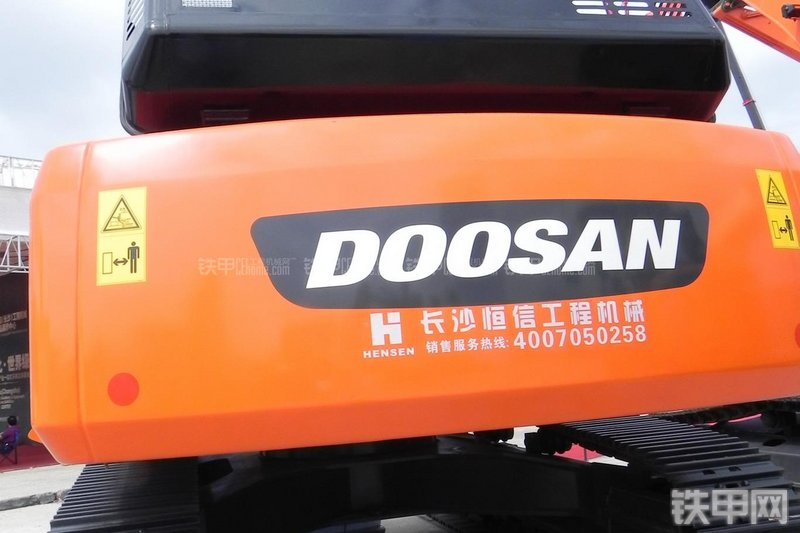 迪万伦DH370LC-9挖掘机局部