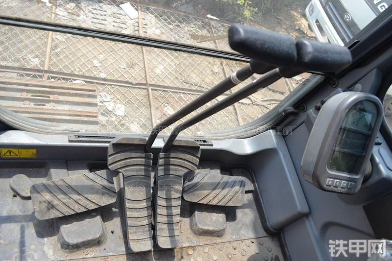 沃尔沃EC240BLC-Prime挖掘机局部