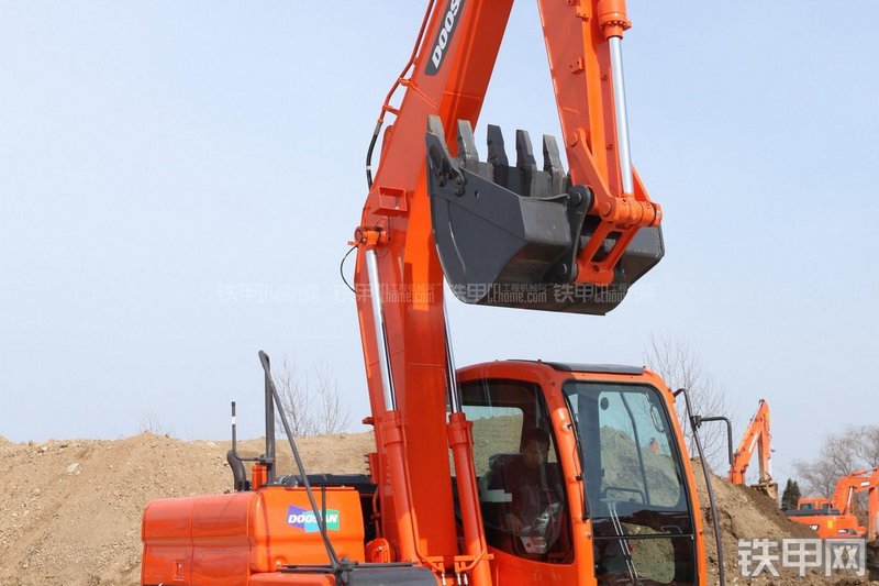 迪万伦DX150LC挖掘机整机外观