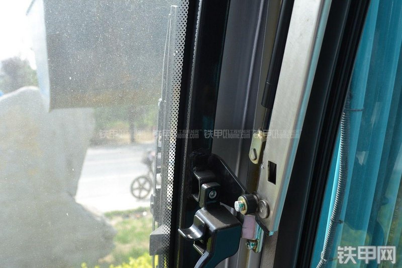 山河智能SWE70N9挖掘机局部